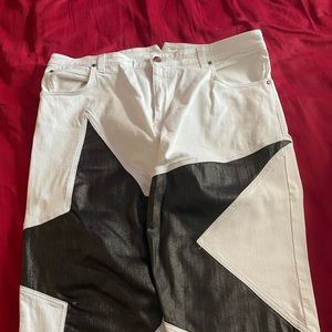 Worn once* No Stains* Just needs To be Ironed*